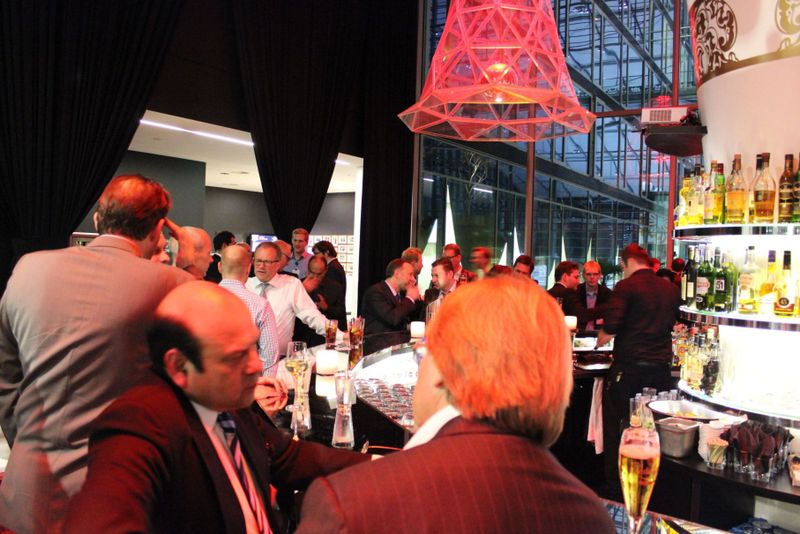 In entspannter Runde den Abend ausklingen lassen.... (Vogel IT-Medien)