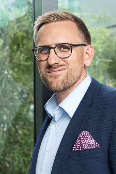 Jörg Trinkwalter, Mitglied der Geschäftsführung Medical Valley: „Wir haben rund um das Thema „DiGA“-Support ein komplettes Team namens Medical Valley Digital Medical Application Center (dmac) aufgebaut. Das dmac begleitet Hersteller von digitalen Gesundheitsanwendungen von der Zulassung über die BfArM-Antragsstellung bis hin zur Studienimplementierung- und Evaluation im Fast-Track-Verfahren.“ (Karen Köhler)