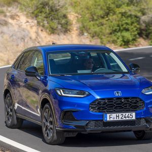 Das Bug neigt sich deutlich nach vorne und ist wie üblich der wuchtigste Teil des Blechkleides.(Bild:  Honda)