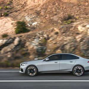 Der neue BMW ist über fünf Meter lang.(Bild:  BMW)