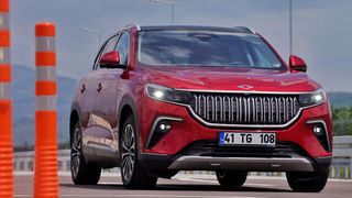 Seit wenigen Tagen fahren die ersten Exemplare des ersten türkischen E-Autos Togg T10X auf heimischen Straßen. (Bild: Andreas Conrad, FrontRowSociety.net)