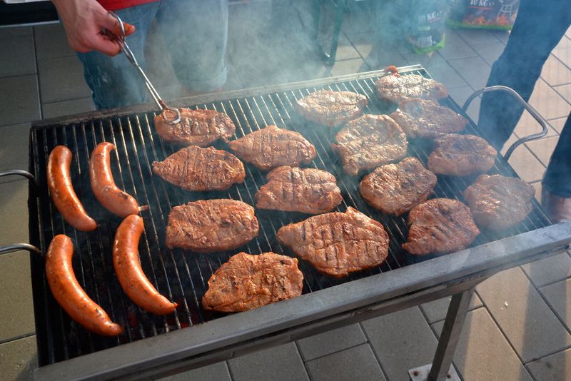 … sondern auch leckeres Grillgut. (Bild: Michel/»kfz-betrieb«)