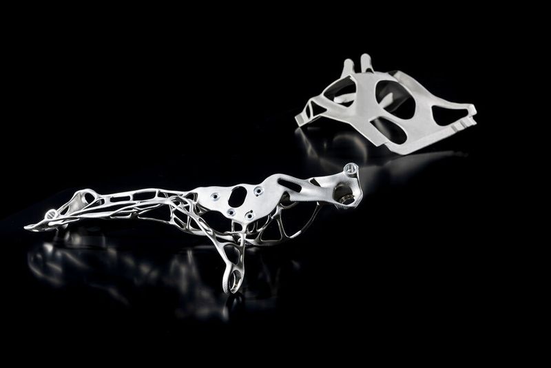 BIONICAST ist ein eingetragenes Markenzeichen von Mercedes-Benz für Gussteile, die nach natürliche, bionischen Prinzipien konstruiert sind. Beispielsweise sind die Träger der Scheibenwischer des VISION EQXX nach bionischen Prinzipien gestaltet.  (Bild: Mercedes Benz AG)