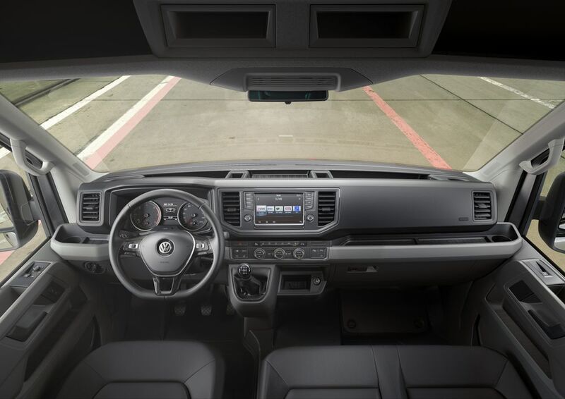 Der Innenraum des neuen VW Crafter wurde im Vergleich zum Vorgänger aufgewertet. (VW)
