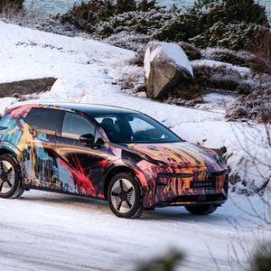 In der vergangenen Woche hatte Zeekr noch Fotos eines getarnten Modells gezeigt.(Bild:  Zeekr)