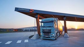 Passende Ladeinfrastruktur bleibt die wichtigste Voraussetzung für den Betrieb elektrisch angetriebener Lkw. (Bild: MAN Truck & Bus; KI-erweitert)