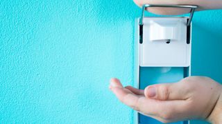 Zum Schutz gegen die Infektion mit Hepatitis B sollte man Hygienerichtlinien strikt einhalten. (©Kunstzeug - stock.adobe.com)