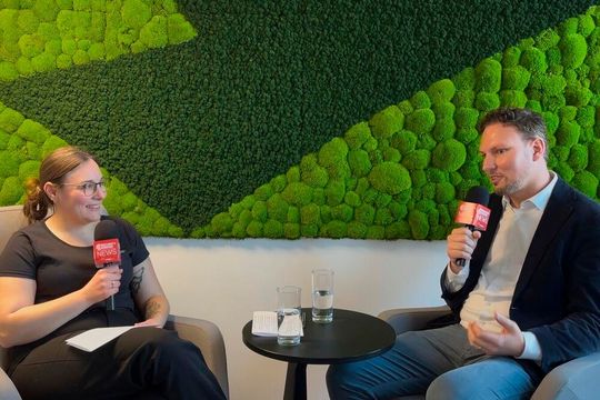 Anfang März 2026 kam Christoph Schuhwerk, CISO in Residence bei Zscaler, die Security-Insider-Redaktion in Augsburg besuchen.(Bild:  Vogel IT-Medien GmbH)