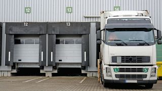 Bei einem Elektrowerkzeughersteller liefert eine App dem Wareneingang eine bessere Vorschau. So lassen sich auch weniger technisierte Lieferanten ganzheitlich integrieren. (Ilan Amith - stock.adobe.com)