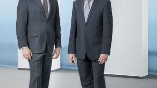Die KSB Aktiengesellschaft wird nurmehr von zwei Vorständen geleitet – von Werner Stegmüller (li.) und Dr. Peter Buthmann. Weltweit ist die Zahl der Mitarbeiter 2014 um 237 auf 16.309 zurückgegangen. (Bild: KSB)
