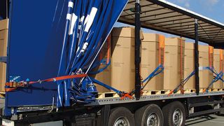 Die Ladungssicherung von Schüttgut und dessen Transportverpackungen wie Oktatainern hat Dolezych mit dem Do-Uni-Flex-System jetzt absolut sicher gemacht. Bild: Dolezych (Archiv: Vogel Business Media)