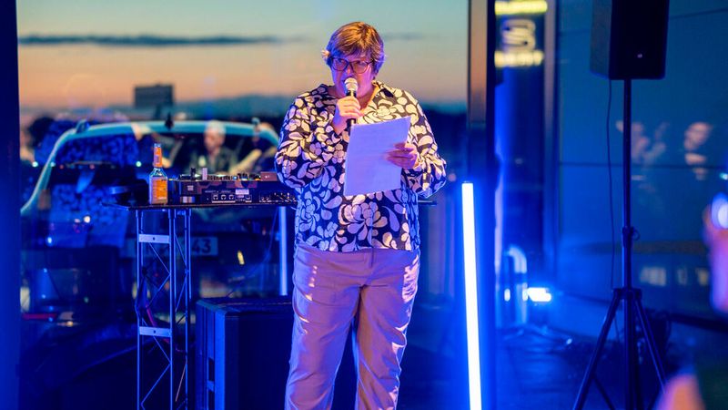 Auch die stellvertretende Bürgermeisterin von Friesenheim, Ute Beiser, richtete ein Grußwort an die Gäste. (Bild: Autohaus von der Weppen)