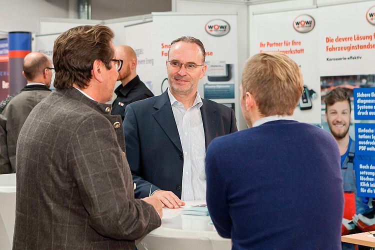 WOW nutzte ebenfalls die Würzburger Karosserie- und Schadenstage zur Kontaktaufnahme mit den Kunden. (Stefan Bausewein)