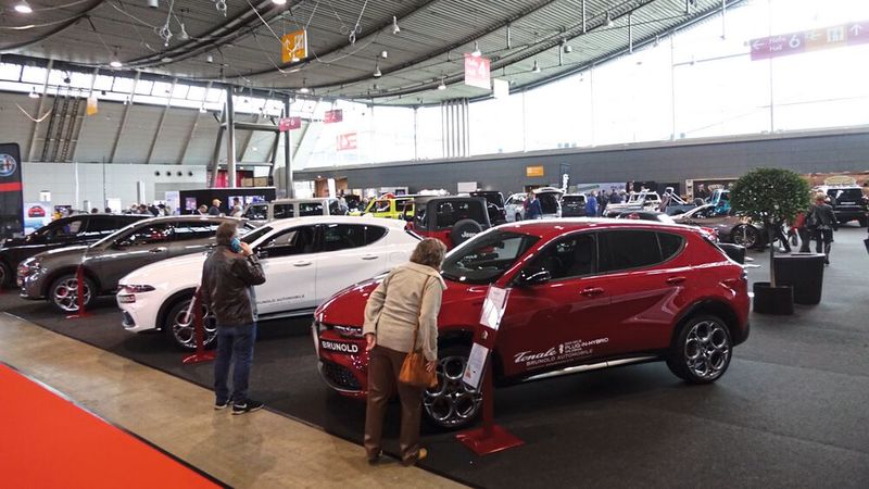 Neuwagen in üppiger Auswahl. (Bild: Dominsky –  »kfz-betrieb«)
