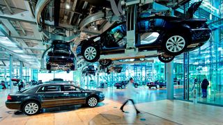 So geht es (noch) in der Gläsernen Manufaktur von VW in Dresden zu. Doch zum Jahresende ist Schluss. Nun will man versuchen, einen Teil des Geländes für die Forschung abzutreten ... (Bild: Volkswagen)