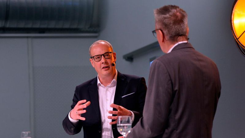 Holger Müller, Vertriebsdirektor bei Hyundai Deutschland, stellte auf den Autovertriebstagen die neuen digitalen Projekte der koreanischen Marke vor.(Bild:  J. Untch / Vogel Communications Group GmbH & Co. KG)