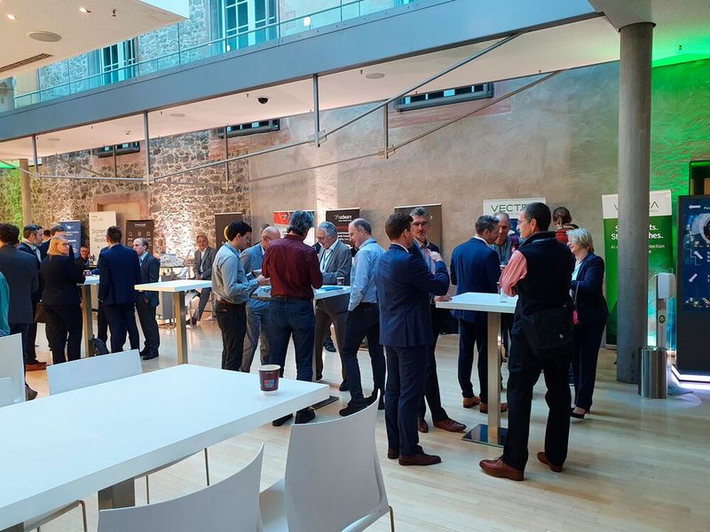 Über 20 Herstellerstände waren im Congress Park Hanau verteilt und waren zwischen und neben den Fachvorträgen Anlaufstelle für Gespräche zu Trends und Neuheiten zur IT-Security. (Bild: Vogel IT-Medien)