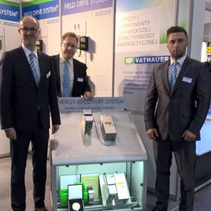 Geschäftsführer Marc Vathauer mit Sławomir Kurek, polnischer Vertrieb, und Hubert Hoffmann.