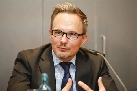 „Bis auf wenige Bereiche hat die deutsche Industrie in Sachen Kunststoffverarbeitung Umsatzrückgänge zu beklagen. Die Politik muss Reformen angehen“, so der GKV-Hauptgeschäftsführer, Dr. Oliver Möllenstädt. Die Branche blickt nun erwartungsvoll auf die K 2025.(Bild:  GKV)