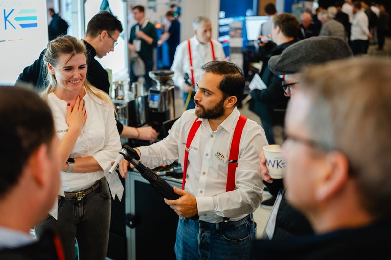 Gerade der fachliche Austausch unter den Schraubexperten ist das, was die Regionalmesse Schraubtec ausmacht. (Bild: tinografiert)