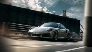 Die Neuauflage des Porsche 911 Turbo S wird von einem neuen 3,8-Liter-Boxermotor mit 478 kW/650 PS angetrieben. (Bild: Porsche)