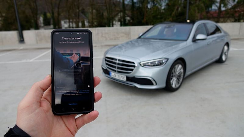 19. Die App: Die „Mercedes Me“-App funktioniert logischerweise auch für die S-Klasse. Allerdings sind Funktionsumfang und Einstellmöglichkeiten angesichts der verbauten Technik in der S-Klasse eher dürftig und nicht viel mehr als eine nette Spielerei. Einen echten Zugewinn konnten wir bei unserem Test nicht feststellen. (Bild: Schreiner – VCG)