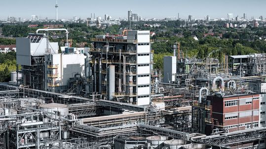 BASF will sein Silikategeschäft einschließlich der Vermögenswerte am Standort Düsseldorf/Holthausen an PQ verkaufen.(Bild:  BASF)