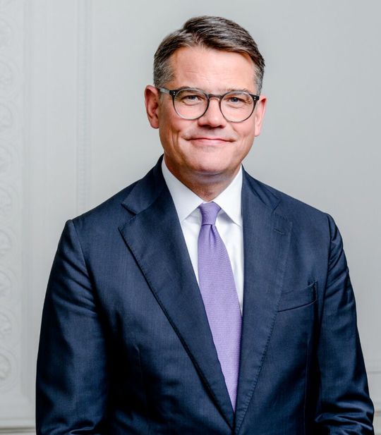 Der hessische Ministerpräsident Boris Rhein sagt: „Wir brauchen einen Energiemix, der offen für alle Technologien ist; denn die Sonne scheint nicht immer, und der Wind weht nicht konstant. Die Kernfusion kann zum Game-Changer werden.“(Bild:  Hessische Staatskanzlei)