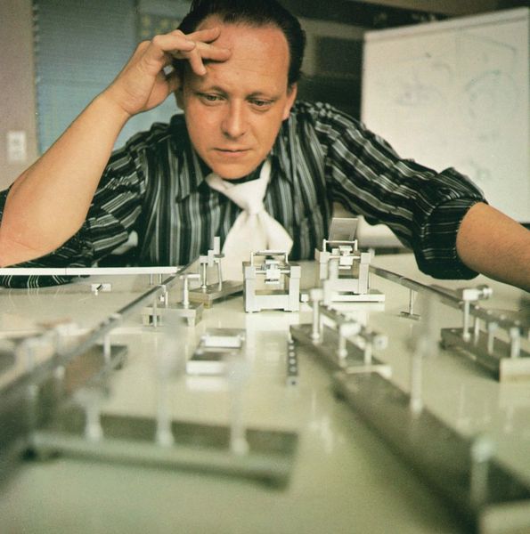 Der Visionär Gerhard Schubert hat sich von seiner Idee, eine flexible Verpackungsmaschine im Baukastensystem anbieten zu können, nie abbringen lassen. 1966 gründete er die Gerhard Schubert GmbH. (Schubert)