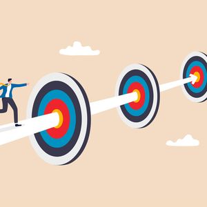 Konkrete Planung: Den zweiten Schritt stellt eine strukturierte und konkrete Planung dar. Dafür unterteilen Sie Ihre Arbeit in kleinere Abschnitte und setzen sich kurzfristige Deadlines. Zum Beispiel: „In einer Woche ist der Bericht zu […] fertig.“ Doch halten Sie sich auch hier an realisierbare Fristen, denn mit zu kurzen Zeiträumen ist niemandem geholfen.(Bild:  © Nuthawut – stock.adobe.com)