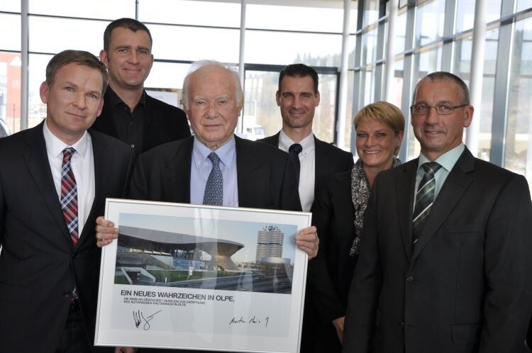 BMW dankt seinem Partner (v.li.): Karl Rüdiger, Christian Ach, Adolf Kaltenbach, Andreas Amelung, Anke Kaltenbach, Norbert Amelung. (Foto: Richter)