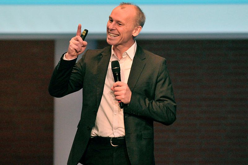 CAM-Direktor Stefan Bratzel: „Wenn Sie experimentieren und ein Gefühl für die Entwicklung bekommen, werden Ihnen Geschäftsmodelle in den Sinn kommen, an die heute noch niemand denkt.“ (Bild: Zietz / »kfz-betrieb«)