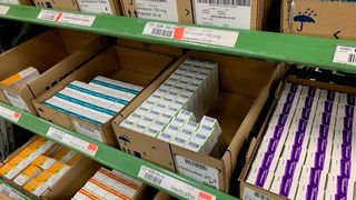 Im Arlesheimer Lager (Schweiz): Nach der erfolgreichen LVS-Einführung gilt es nun, die gesammelten Erfahrungen auf den Logistik-Campus mit seinem Hochregallager (HRL) für 17.200 Paletten in Schwäbisch Gmünd (Deutschland) zu übertragen. (Bild: EPG)