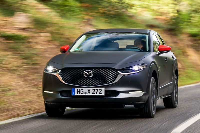 Mazda positionieret das erste E-Modell, das Kompakt-SUV MX-30, konsequent als Zweitwagen für die Stadt.  (Mazda)
