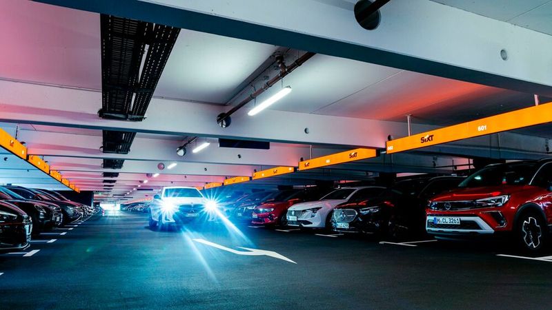 Sixtcarhub.com ist die neue Remarketingplattform von Sixt, auf der auch andere Flottenunternehmen ihre Rückläufer anbieten können.(Bild:  Sixt)