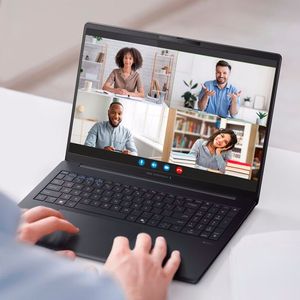 Die gehobenen Modellvarianten des Expertbook BM3 G2 können mit einer 5-MP-Webcam konfiguriert werden, die auch Windows Hello unterstützt.(Bild:  Asus)