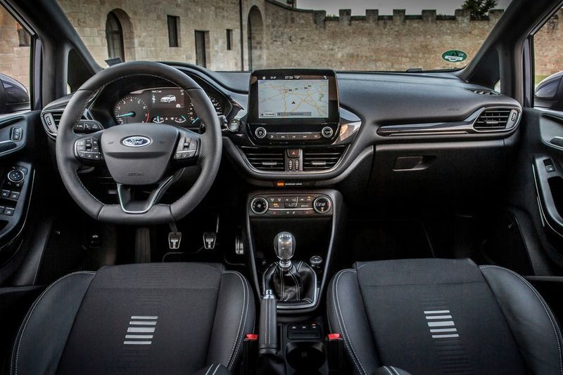 Der Innenraum des Fiesta ST-Line.  (www.S-P.tv)