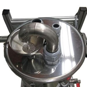 Abb.3: Technische Besonderheiten wie ein Filter am Einlass reduzieren den Schmutzeintrag ins Gesamtsystem und reduzieren somit u.a. Wartungsintervalle und Medienwechsel.(Bild:  Julabo)