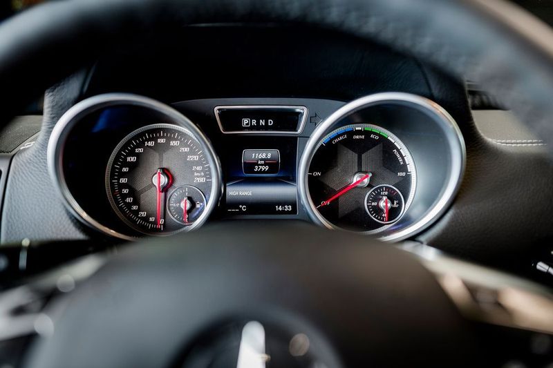 Statt Drehzahlmesser gibt es ein Ecometer im Cockpit. (Kreisel Electric GmbH / www.martinproell.com)