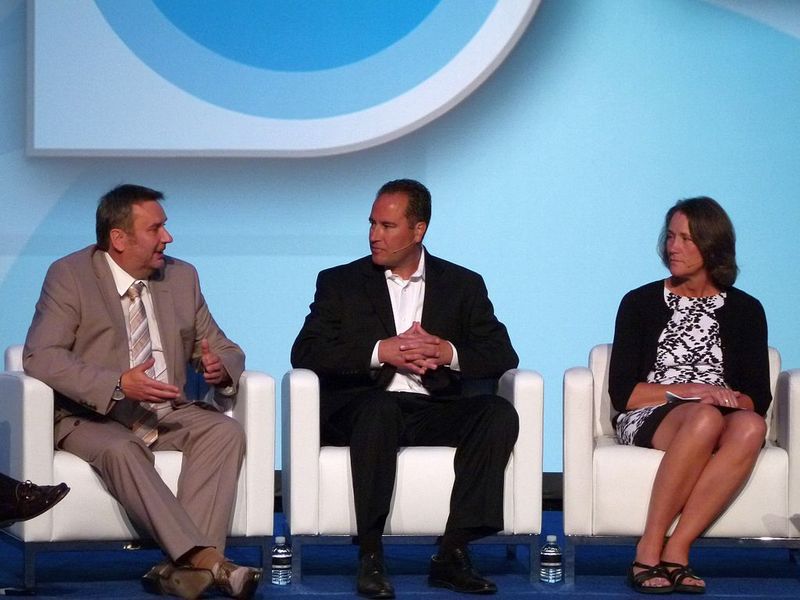 PTC-Kunden im Gespräch: André Radon, Vice President IT PLM bei Continetal Automotive, Chuck McAtee, Vice President Information Technology and Chief Information Officer bei Itron, und Leslie J. Paulson, Global Technical Information Solution Manager bei Caterpillar (v.l.)  (Bild: S. Michel)