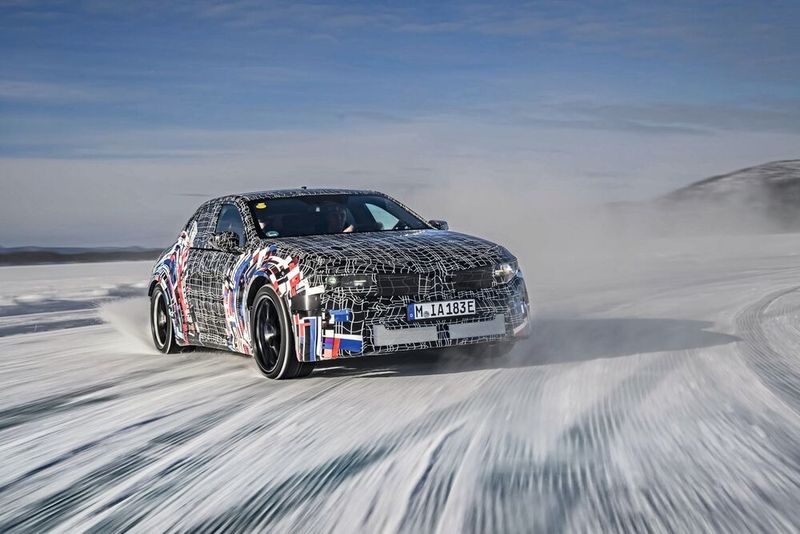 In allen vollelektrischen Modellen der BMW M Neuen Klasse sorgen zwei elektrische Antriebseinheiten an Vorder- und Hinterachse mit je einem Elektromotor pro Rad für eine BMW M typische Fahr-Performance. (Bild: BMW AG)