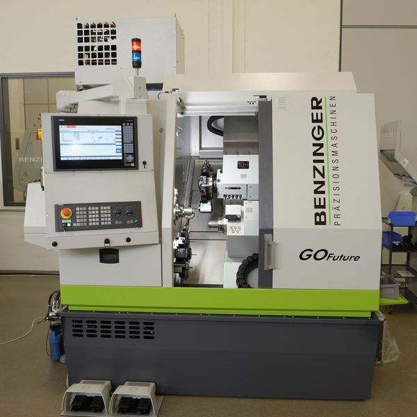 Die jüngste Variante der bewährten Präzisionsdrehzentren Gofuture von Benzinger ist mit einem zweiten, unteren Werkzeugrevolver ausgestattet. (Benzinger)