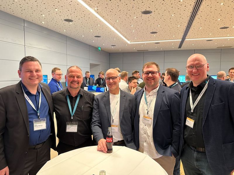 (v. l.) Jens Richter-Bahnen (api), Thomas Peter (Reiner SCT), Stuart Block, Florian Schneiderbanger und Otto Schobert (thefi.com). (Bild: Vogel IT-Medien)