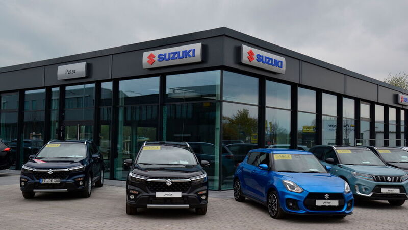 Auf dem über 30.000 Quadratmeter großen Grundstück des neuen Peter-Autohauses gibt es unter anderem einen Ausstellungsraum für die Neuwagen von Suzuki. (Bild: Wolfgang Michel – VCG)