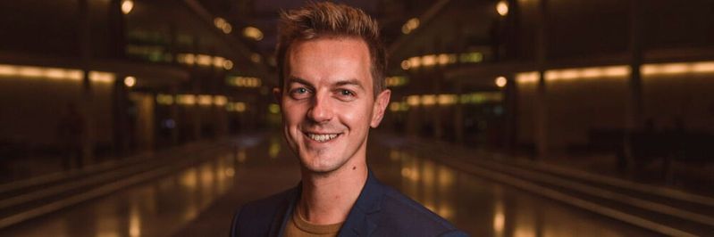 Der Digitalpolitiker Matthias Mieves ist Mitglied des Bundestages und setzt sich für eine Digitalisierung des deutschen Gesundheitswesens ein.(©  Fionn Große)