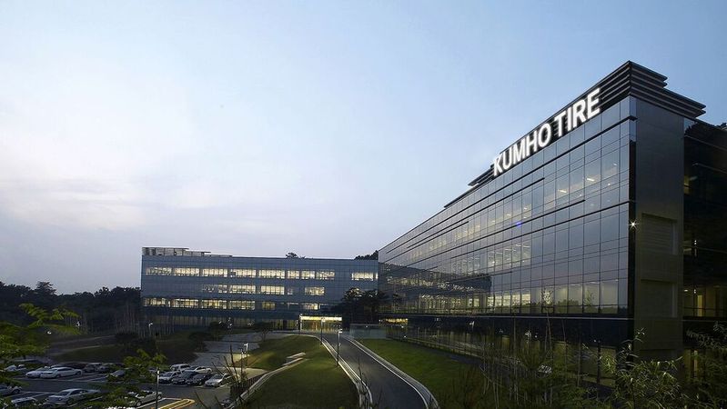 Die neue europäische Fabrik in Opole soll vorbehaltlich der behördlichen Genehmigung im August 2028 den Betrieb aufnehmen. Das Bild zeigt das Entrwicklungszentrum von Kumho in Südkorea.(Bild:  Kumho Tire)
