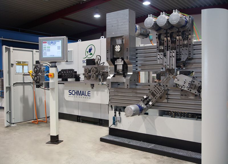 Bild 4: Mit der X2000NC präsentiert Schmale die erste vollständig servoelektrisch angetriebene, elektronisch gesteuerte Maschine. (Bild: Schmale Mschinenbau)