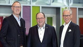 Mitglieder des erweiterten BVL-Präsidiums (v.l.): Frank Dreeke (BLG Logistics Group), der neue Vorstandsvorsitzende Prof. Thomas Wimmer (BVL) und Dr. Stefan Wolff (4flow). (BVL)