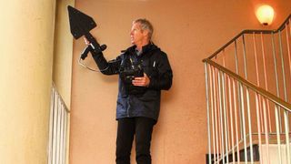 Störern auf der Spur: ein Mitarbeiter der Bundesnetzagentur bei der Fahndung nach Funkstörern. (Bundesnetzagentur)