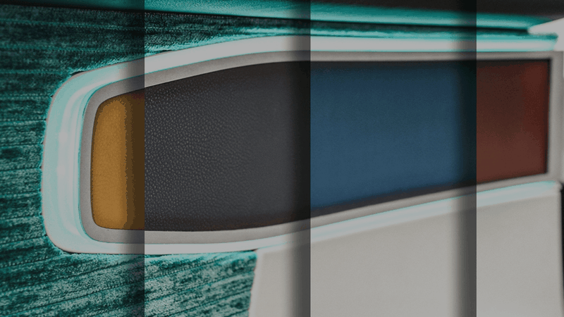 Die „The Centum“-Türverkleidung vereint adaptive Farbfunktionen mit der hochwertigen Optik und Haptik PU-beschichteter Textilien für Fahrzeuginnenräume.(Bild:  Marquardt Group)